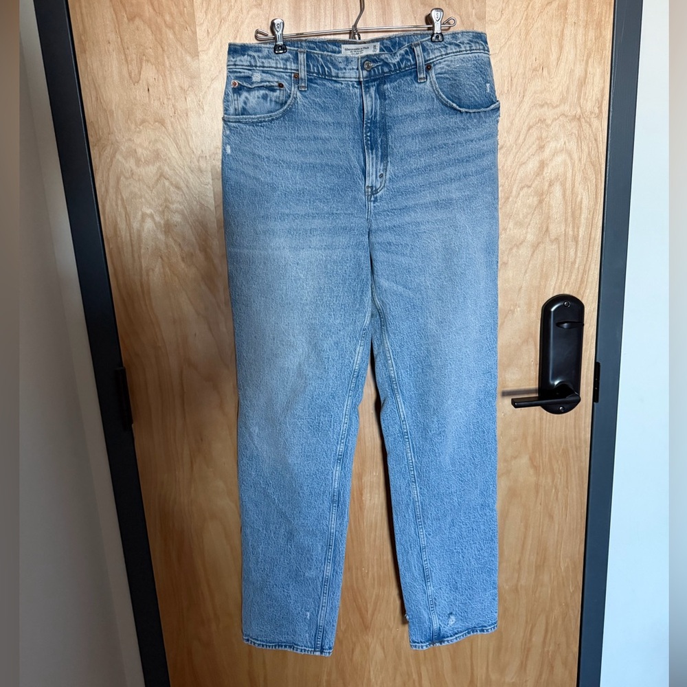 Abercrombie & Fitch Ultra High Rise 90s Straight Jeans